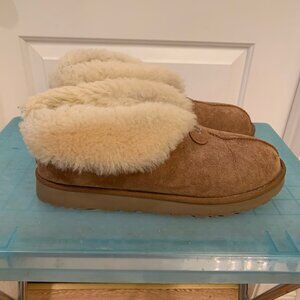 UGG MENS SLIPPER SIZE 10-11